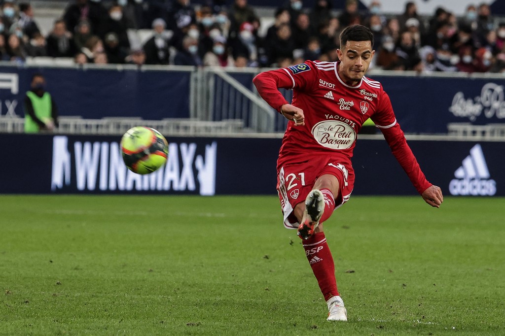 Ol Mercato Romain Faivre Le Beau Jeu Avant Tout