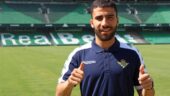 Yassin Fekir lors de sa signature au Betis Séville