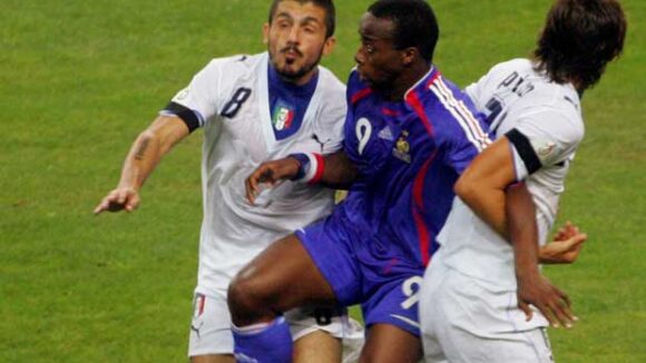 Sidney Govou lors de France - Italie en septembre 2006