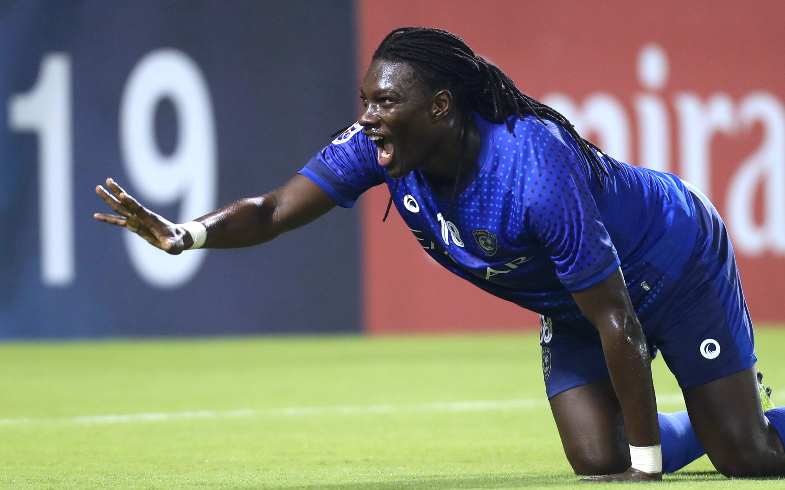 Включи аль. Бафетимби Гомис al ahli. Gomis al Hilal. Ботафеми Гомис празднование.