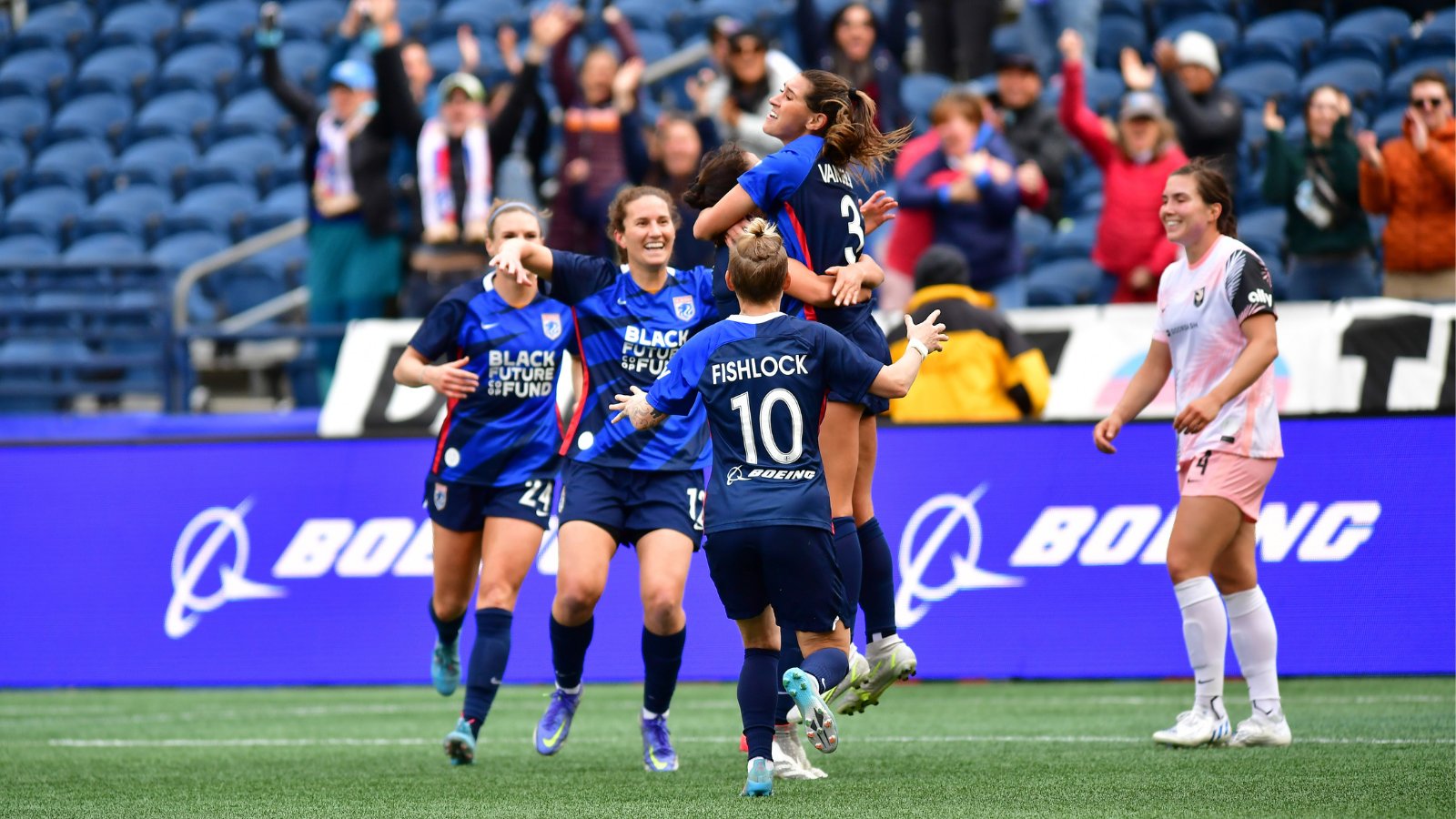 OL Reign won (2-0) against bottom side North Carolina