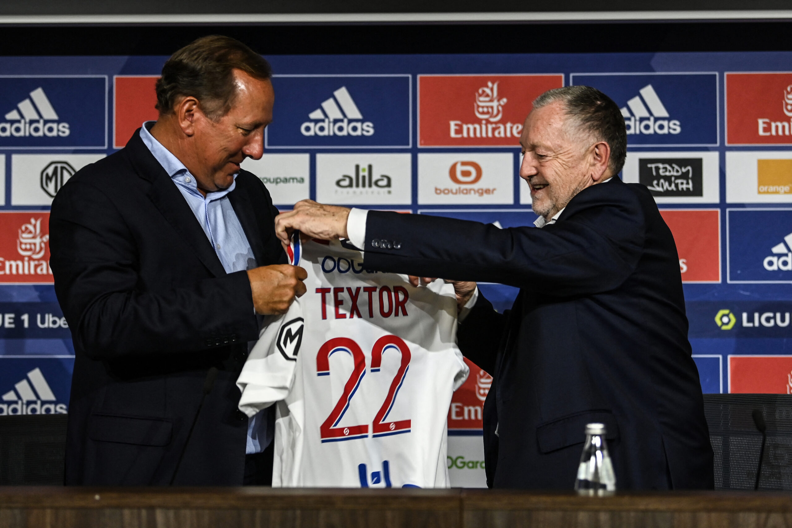 John Textor et Jean-Michel Aulas au moment de la passation de pouvoir à l'OL