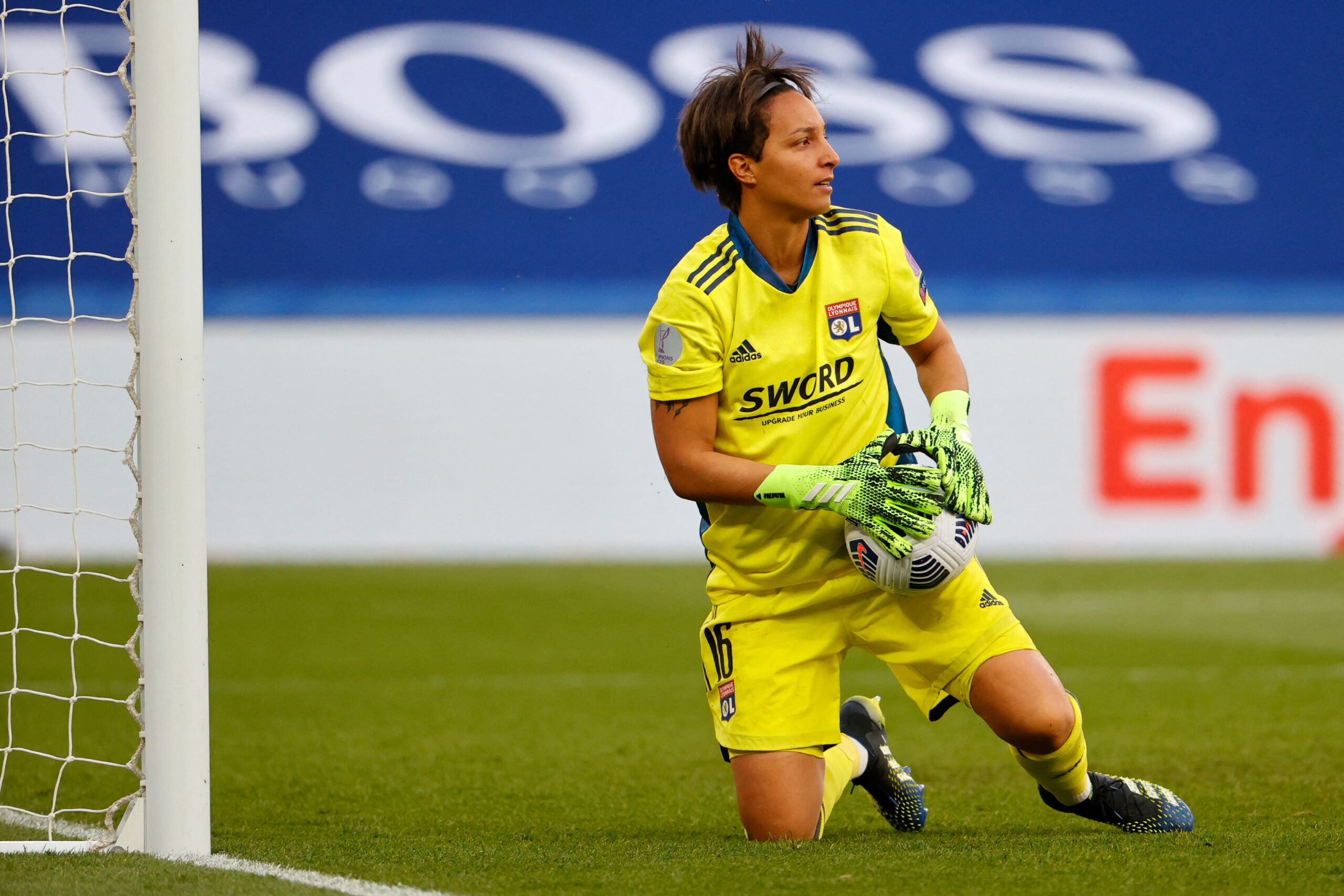 Sarah Bouhaddi lors d'un match contre le PSG