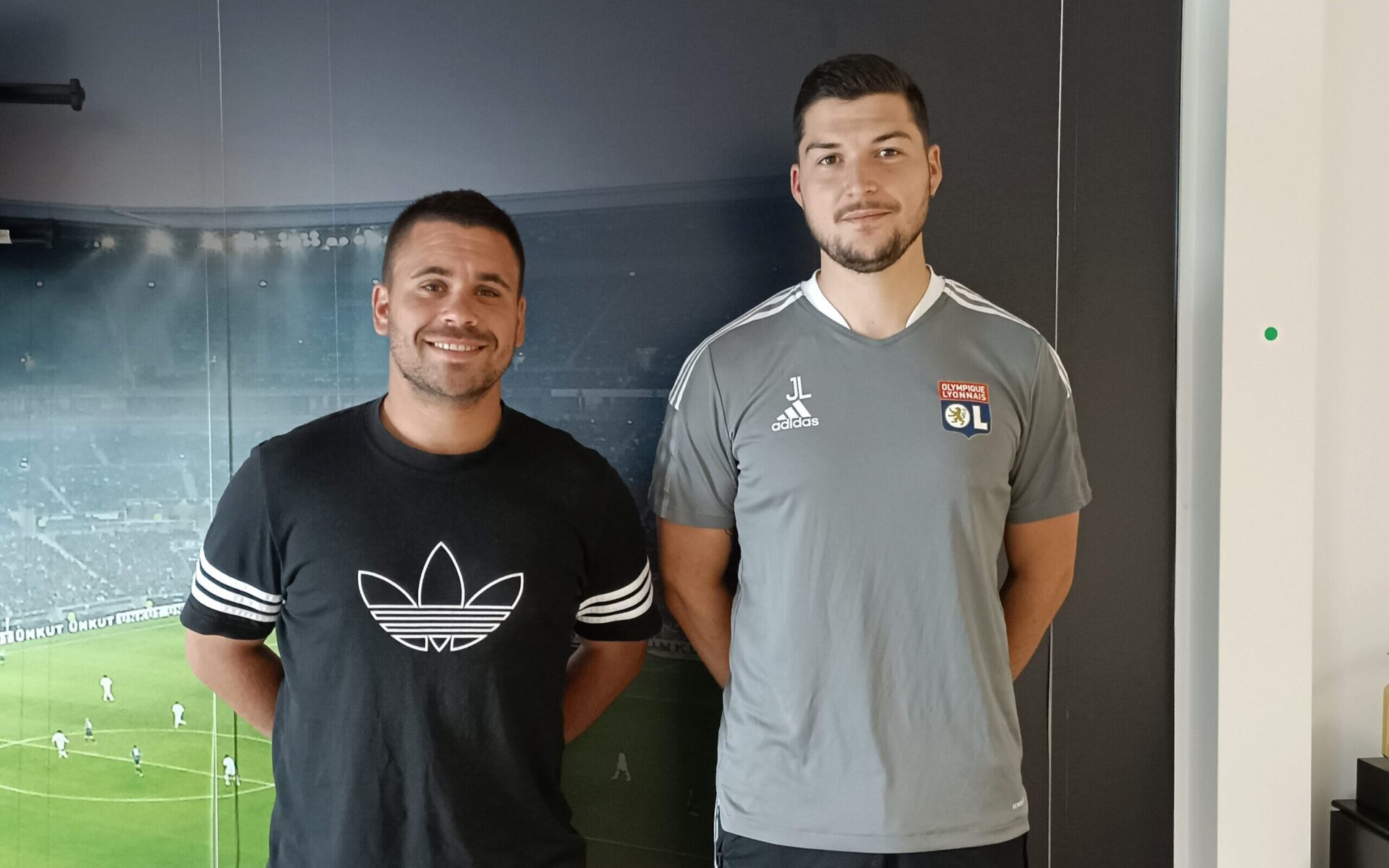 Antoine Capinielli (à gauche) et Joé Labiani (à droite), respectivement entraîneurs des U20-U19 de l'OL, et des U17-U16 en 2022