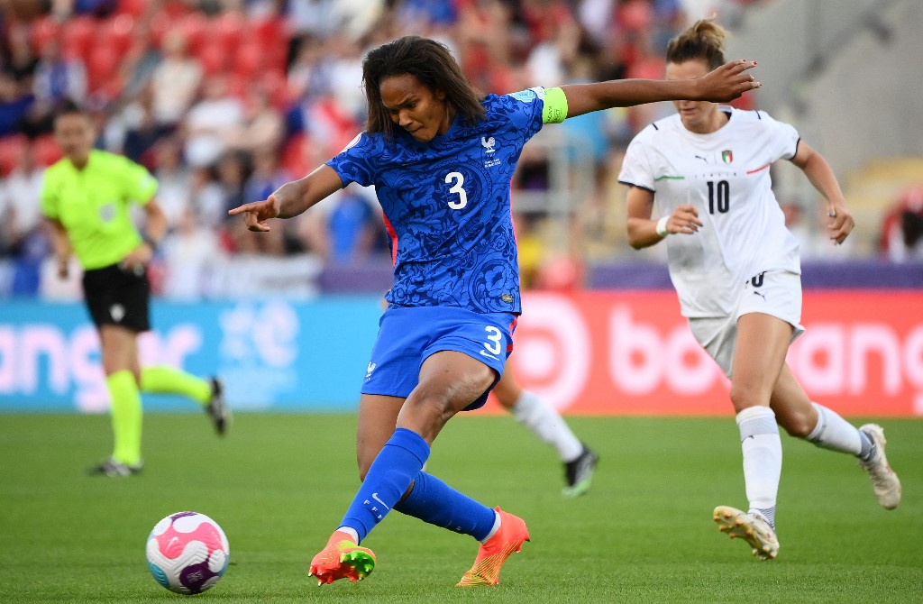 Wendie Renard avec l'équipe de France contre l'Italie à l'Euro 2022