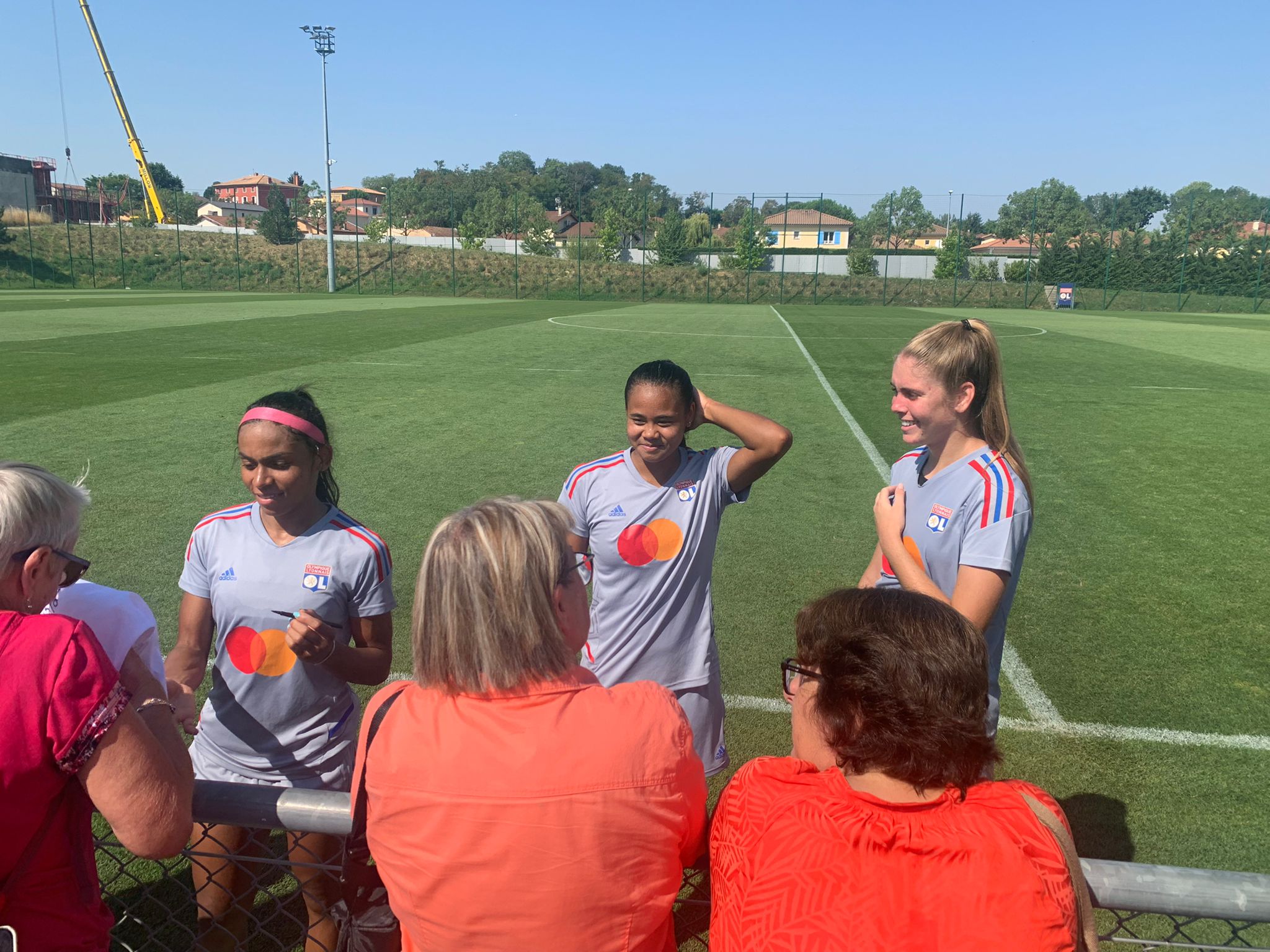 Perle Morroni, Alice Sombath et Ines Benyahia à l'entraînement, le 22 juillet 2022