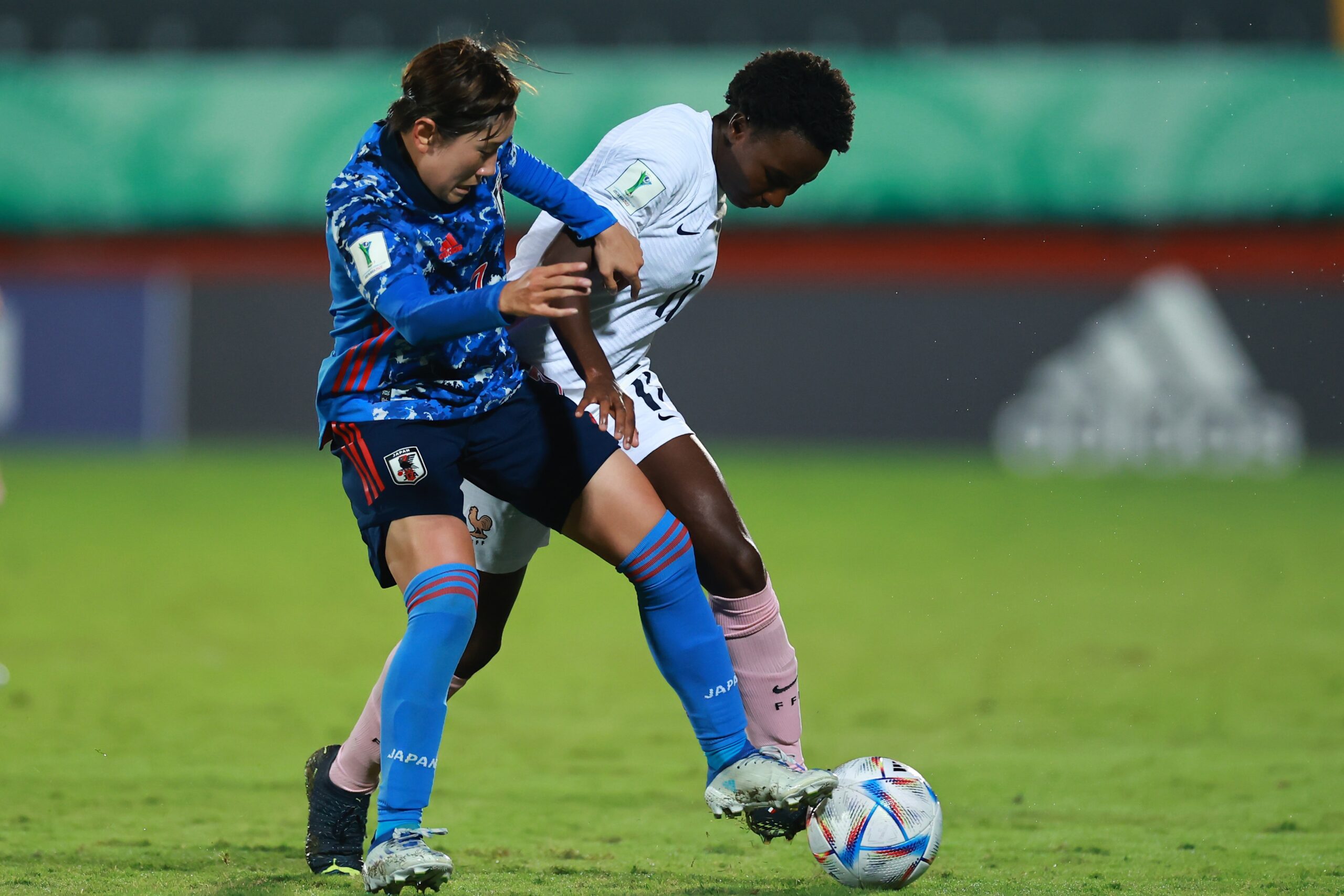 Vicki Becho avec l'équipe de France U20 contre le Japon