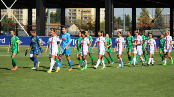 Entrée des joueuses pour OL - ASSE