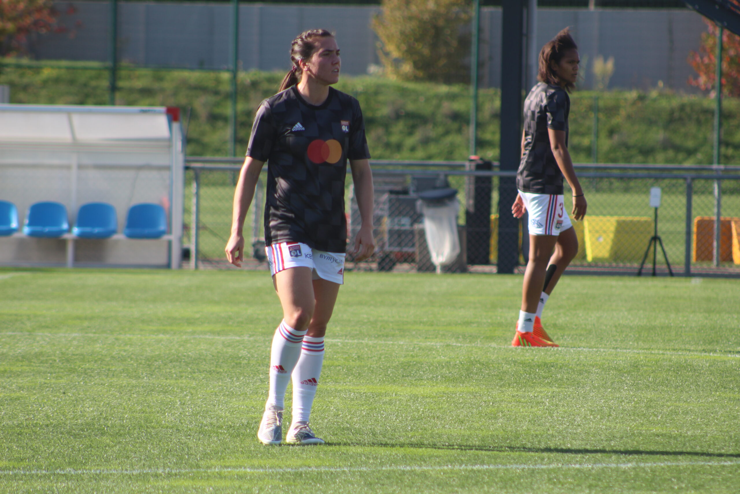 Vanessa Gilles à l'échauffement d'avant-match OL - Fleury