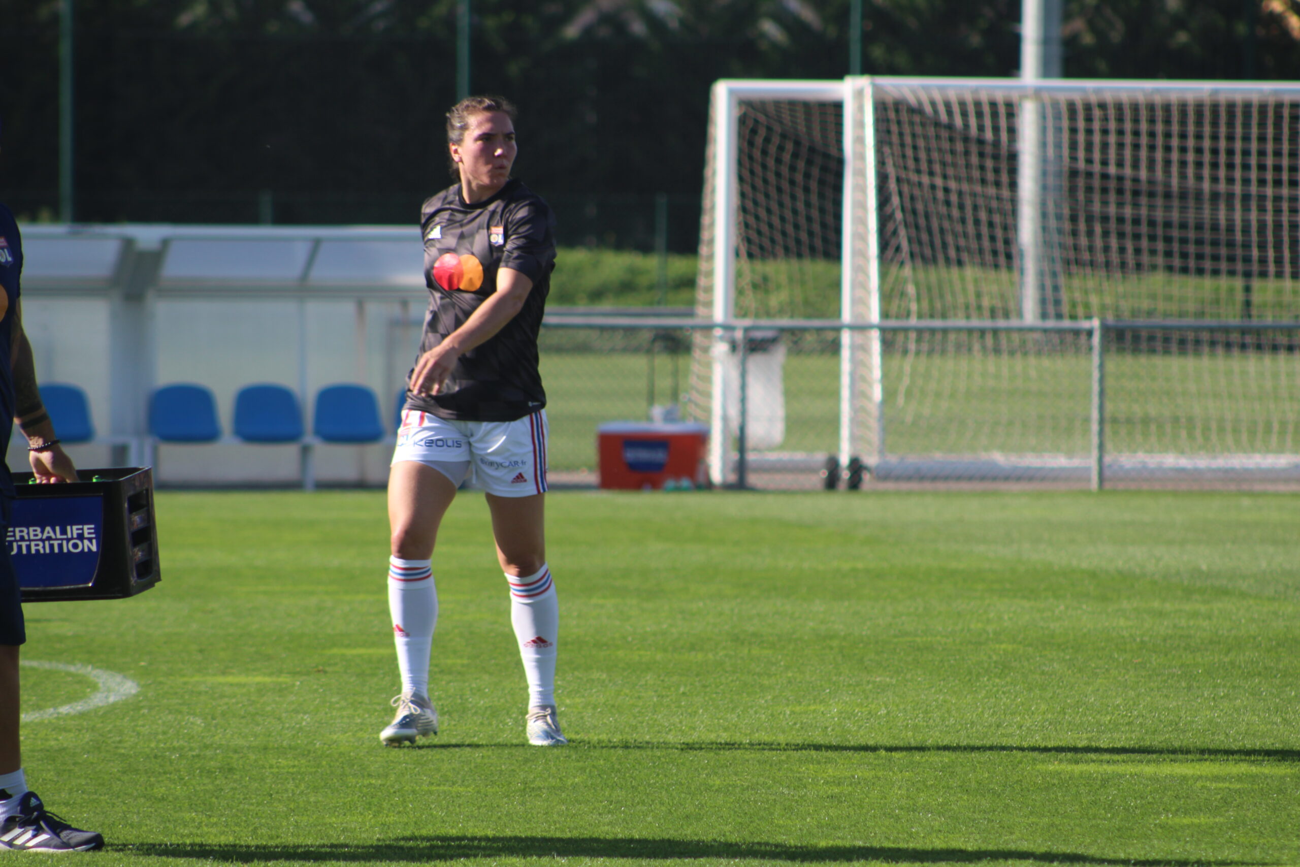 Vanessa Gilles à l'échauffement d'avant-match OL - Fleury