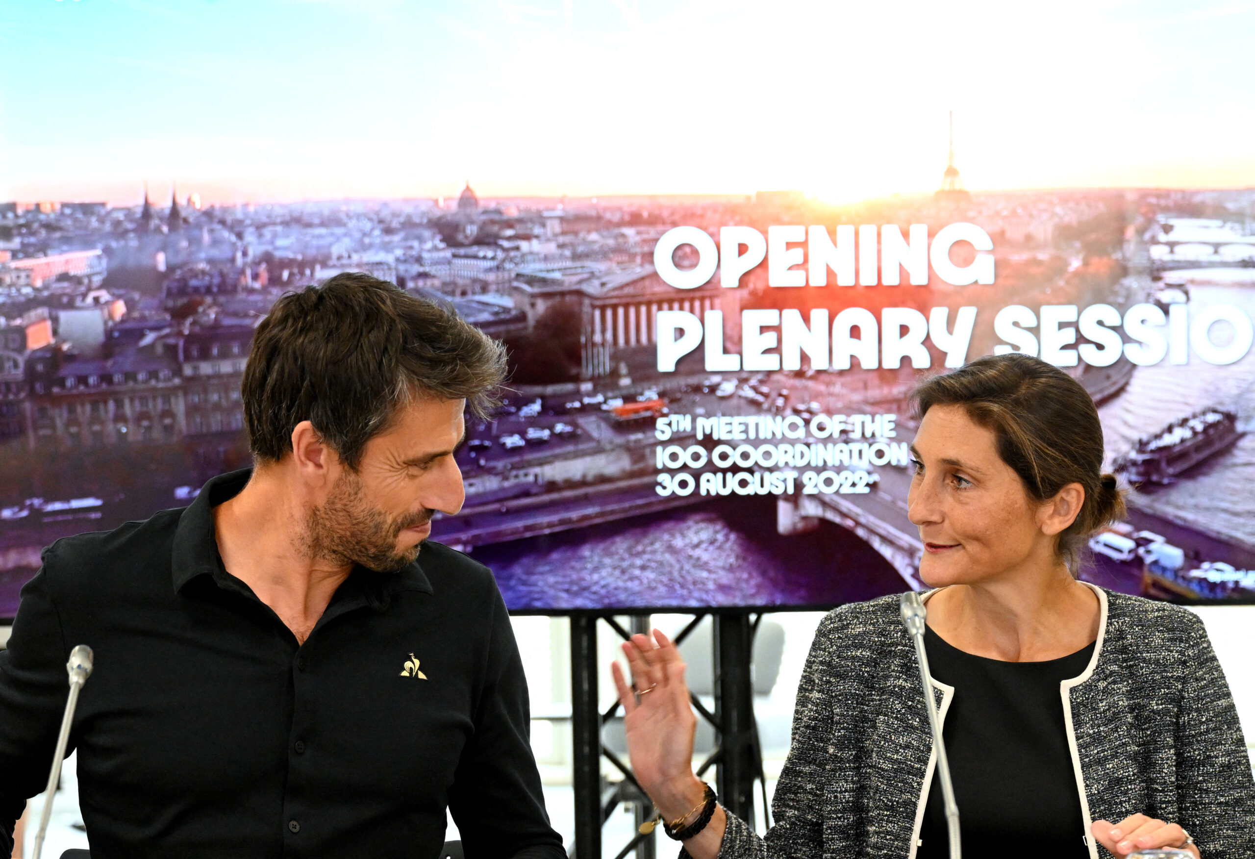 Amélie Oudéa-Castéra, ministre des Sports, avec Tony Estanguet