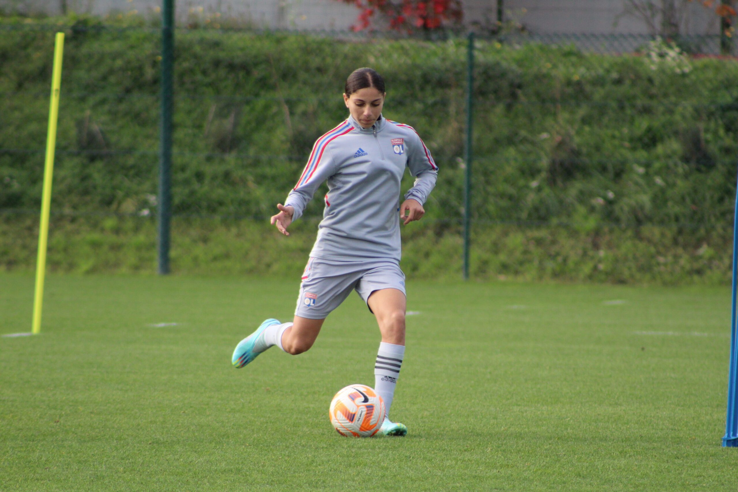 Celia Bensalem à l'entraînement de l'OL