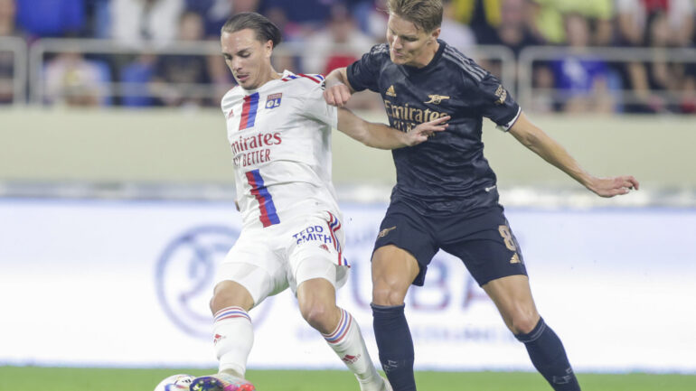 Maxence Caqueret lors d'OL - Arsenal à la Dubaï Super Cup