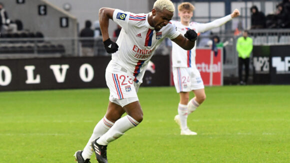 Thiago Mendes (OL) face à Angers