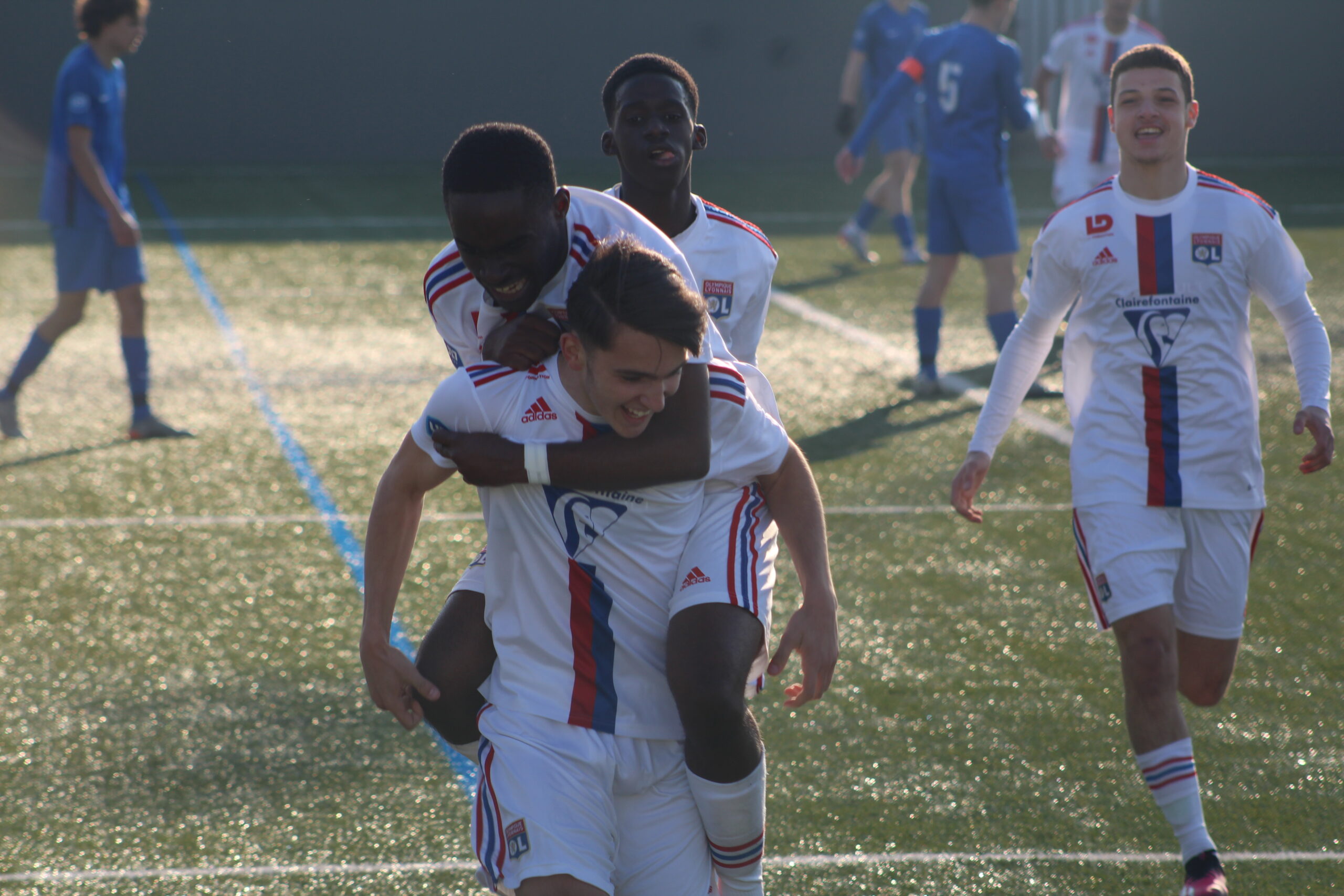 La joie des U17 après un but lors d'OL - FBBP01