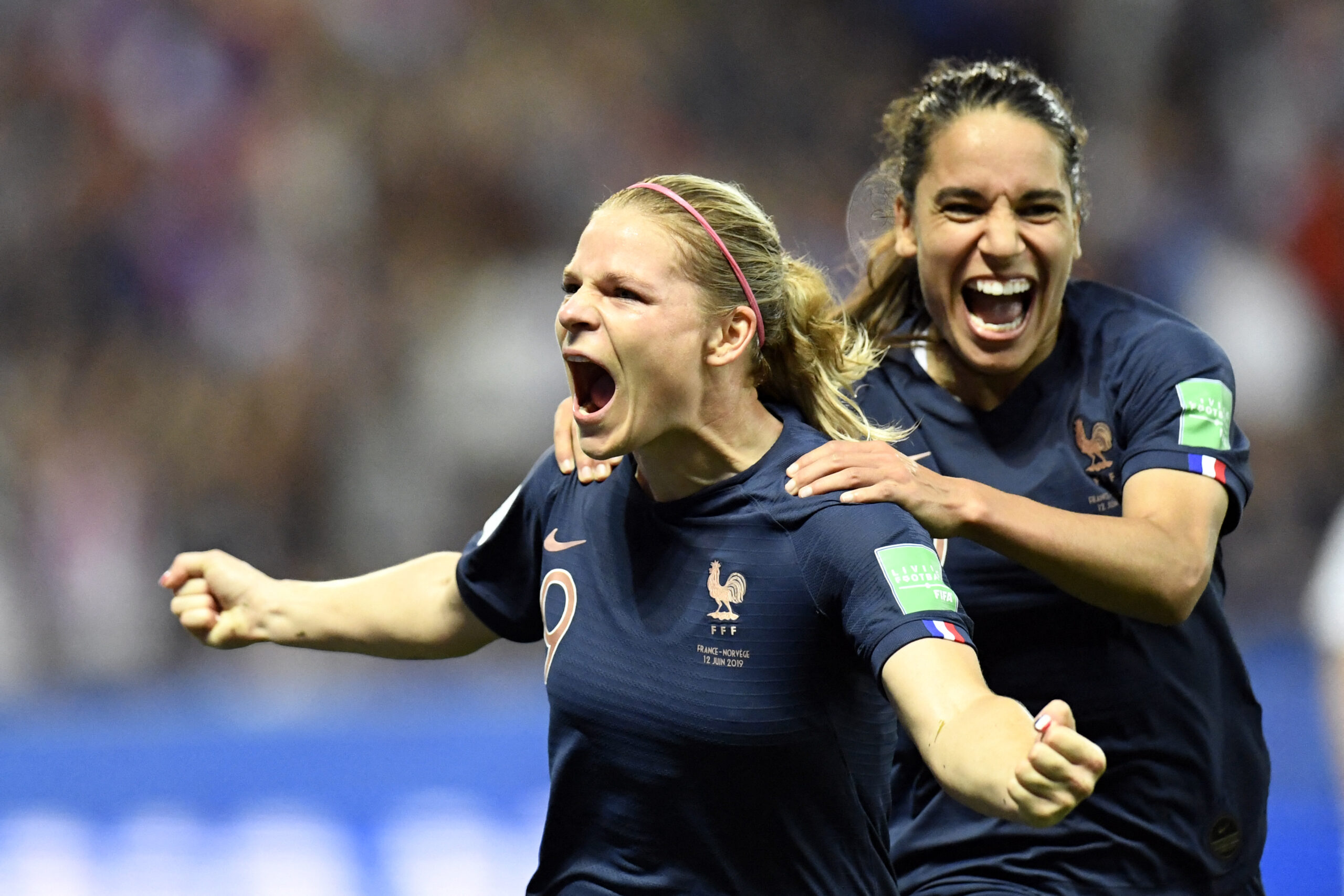 Eugénie Le Sommer et Amel Majri (OL) avec l'équipe de France à la Coupe du monde 2019