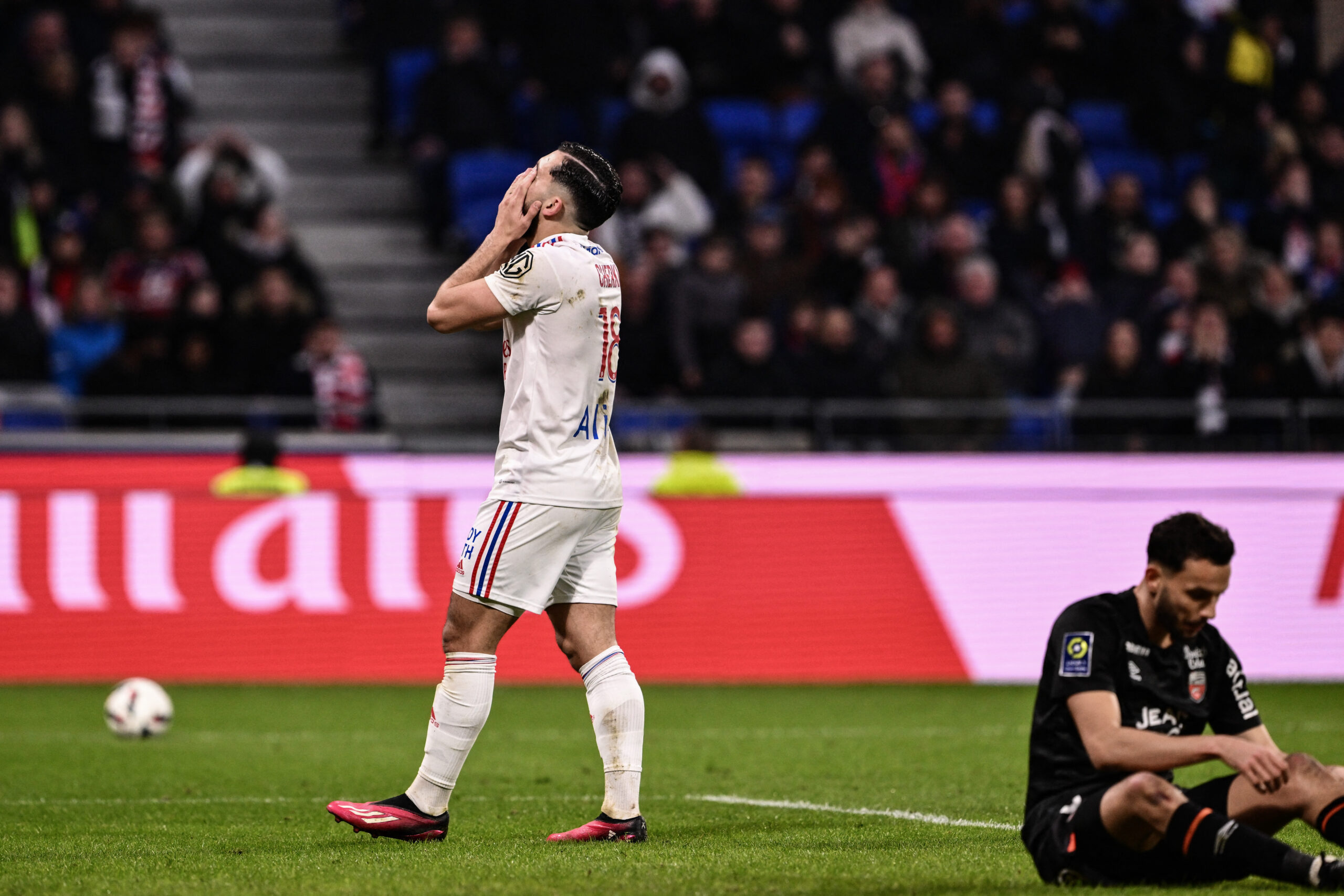 Rayan Cherki frustré après une occasion ratée lors d'OL - Lorient