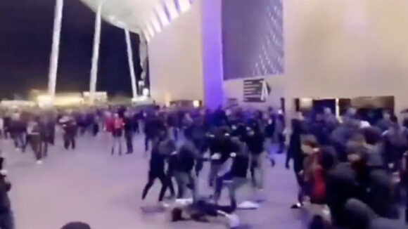 Agression à caractère raciste sur le parvis du Parc OL