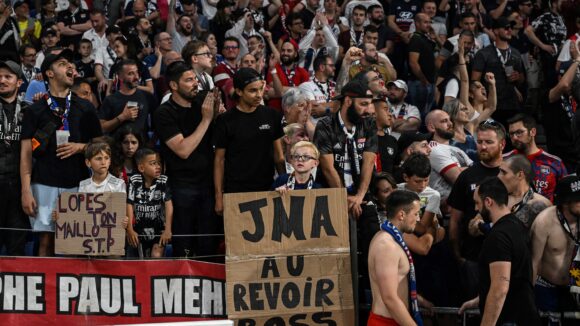 Les supporters de l'OL ont rendu hommage à Jean-Michel Aulas