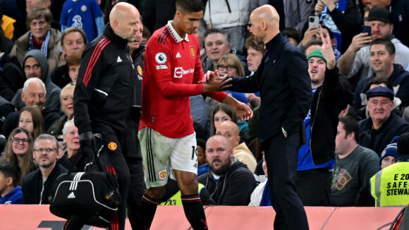 Raphael Varane et Erik Ten Hag, coach de Manchester United