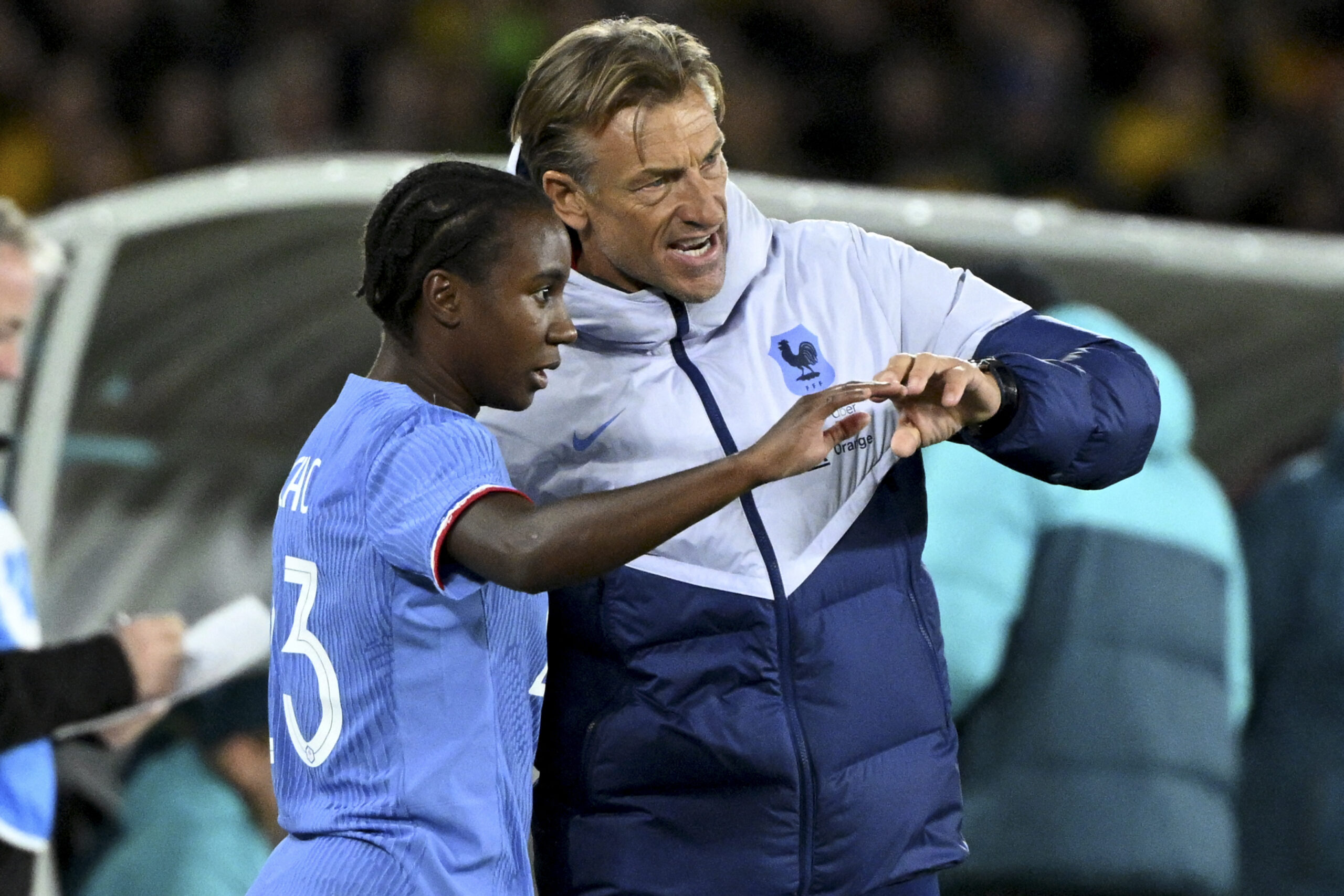 Vicki Becho avec le sélectionneur des Bleues Hervé Renard