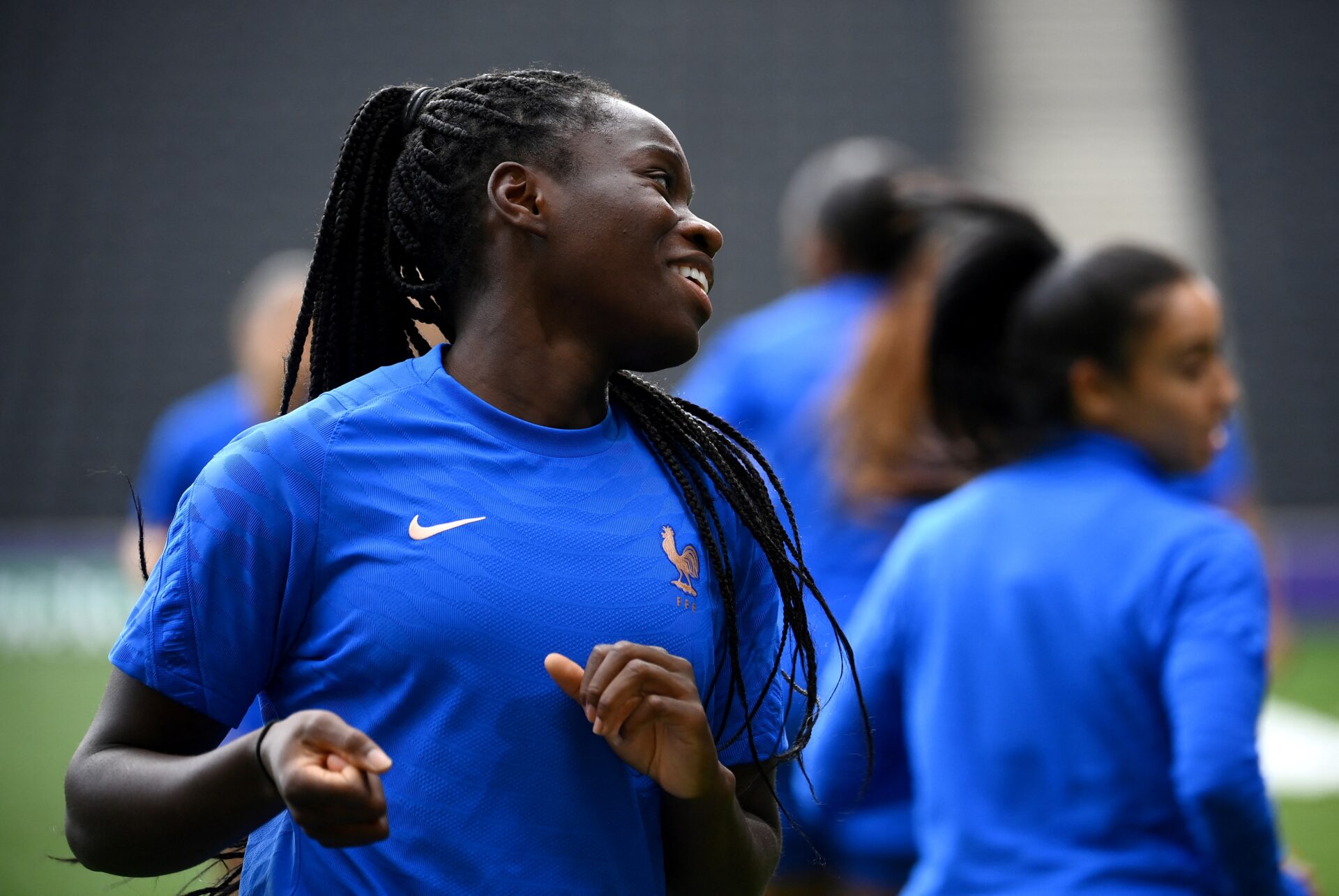 Griedge Mbock à l'entraînement avec les Bleues