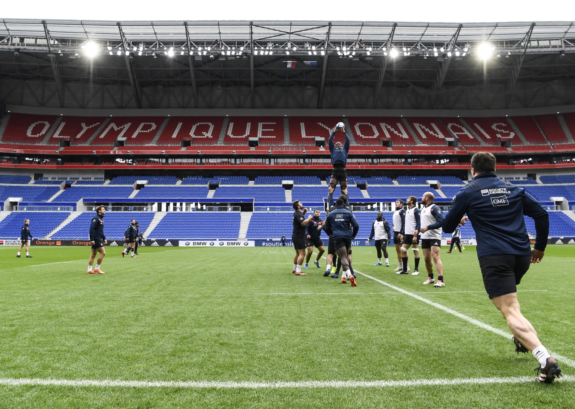 Le XV de France lors d'un entraînement au Parc OL en 2017