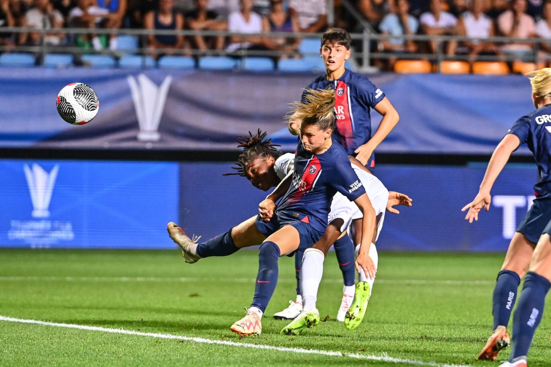 Melchie Dumornay buteuse du Trophée des championnes OL - PSG