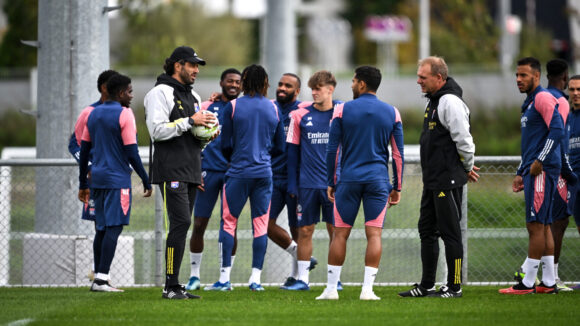 Fabio Grosso avec les joueurs de l'OL à l'entraînement vendredi 3 novembre