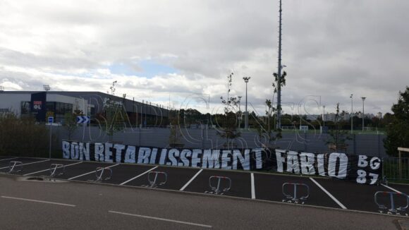 La banderole des Bad Gones en soutien à Fabio Grosso