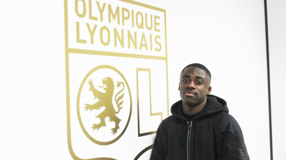 Saël Kumbedi, latéral de l'OL, lors de son interview avec Olympique-et-Lyonnais