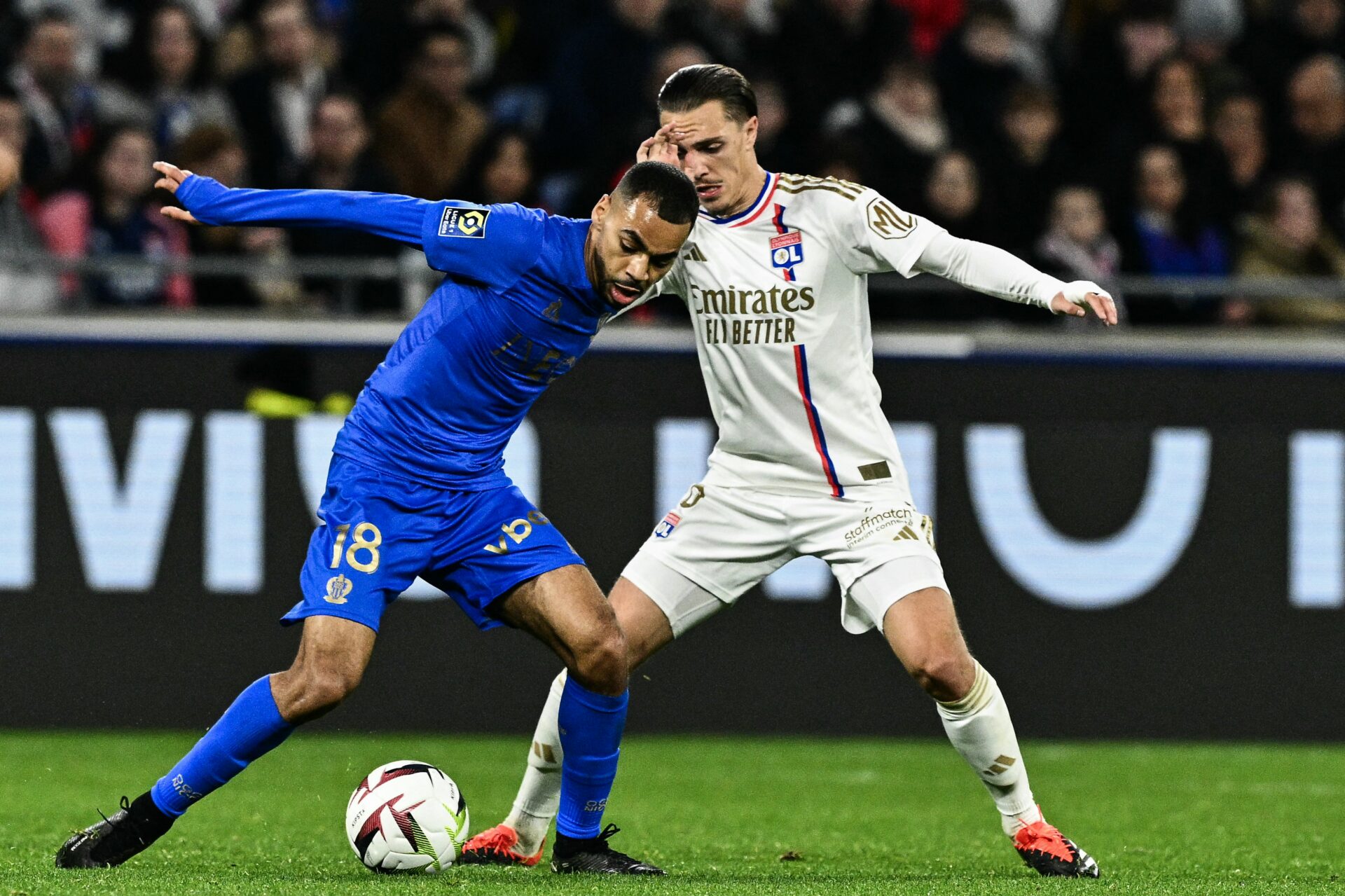 Maxence Caqueret, nouveau capitaine de l'OL en l'absence de Lacazette thumbnail