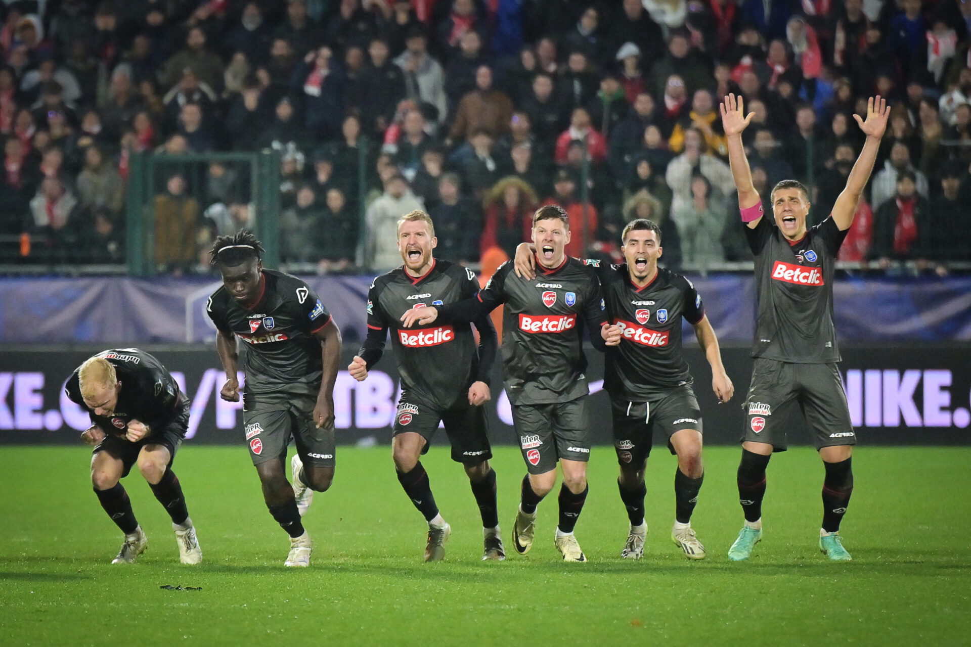 L'OL affrontera Valenciennes en demi-finale de la Coupe de France : une revanche 60 ans plus tard thumbnail