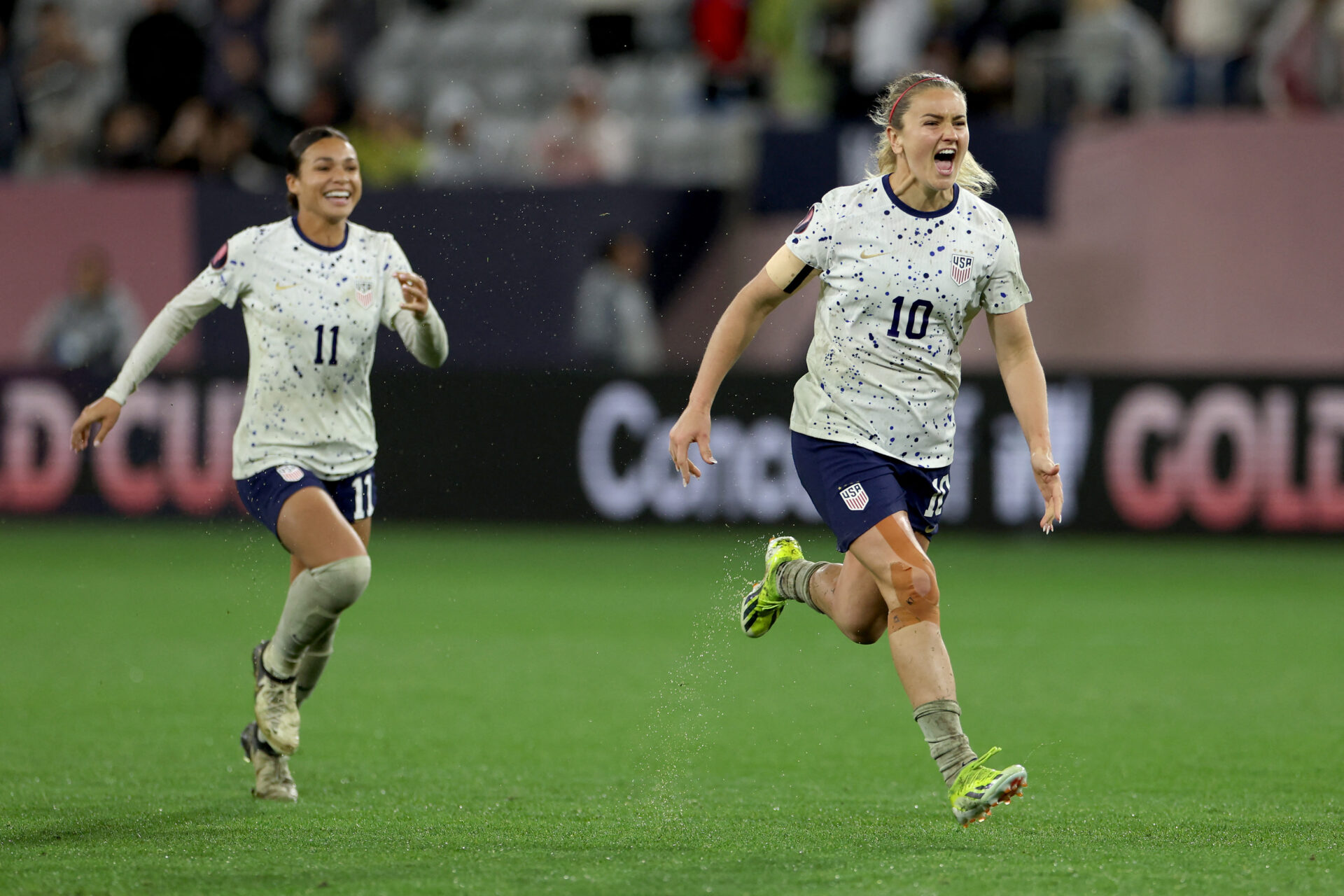 Les États-Unis se qualifient pour la finale de la Gold Cup féminine après une victoire aux tirs au but contre le Canada thumbnail