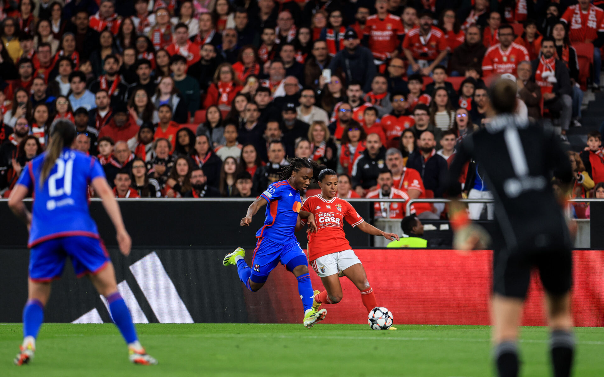 Melchie Dumornay (OL) face à Benfica