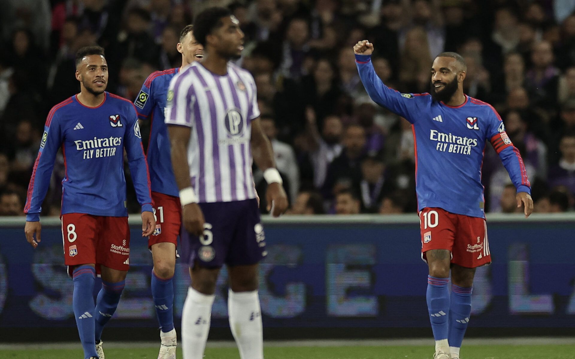 Brèves Actus Foot: OL (2-3) : Lacazette buteur mais malade thumbnail