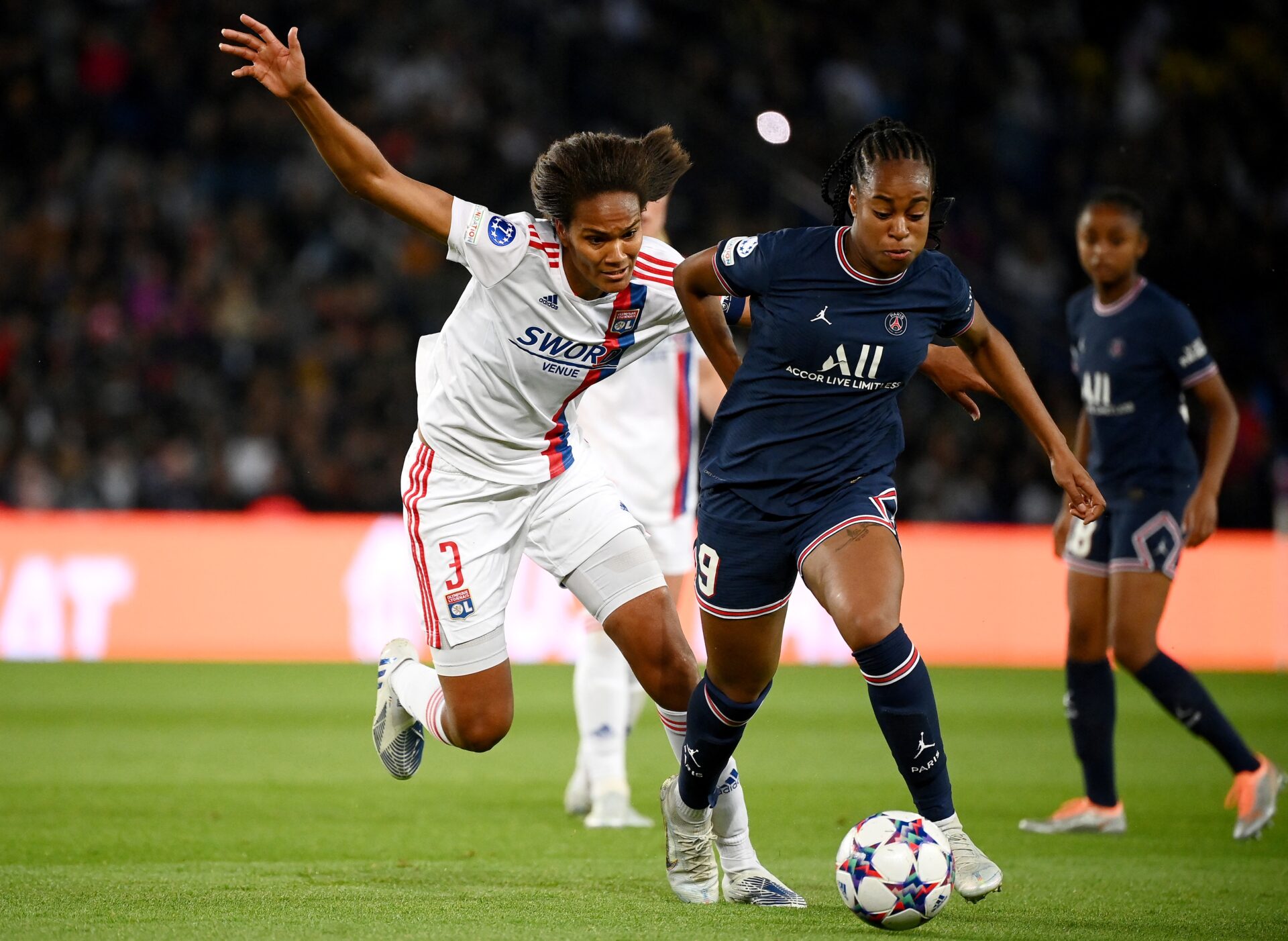 Marie-Antoinette Katoto (PSG) face à Wendie Renard (OL)