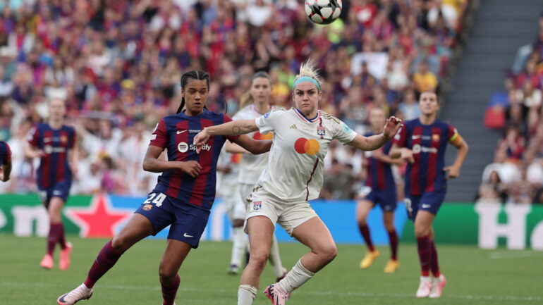 Ellie Carpenter (OL) face à Barcelone