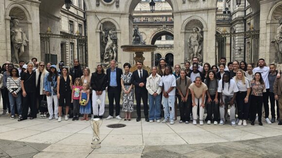 L'OL féminin a été reçu à l'Hôtel de Ville par Grégory Doucet