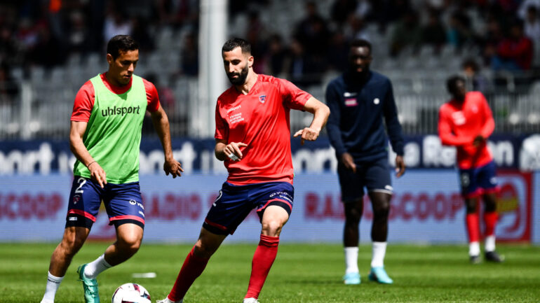 Mehdi Zeffane avec Maxime Gonalons à l'échauffement à Clermont