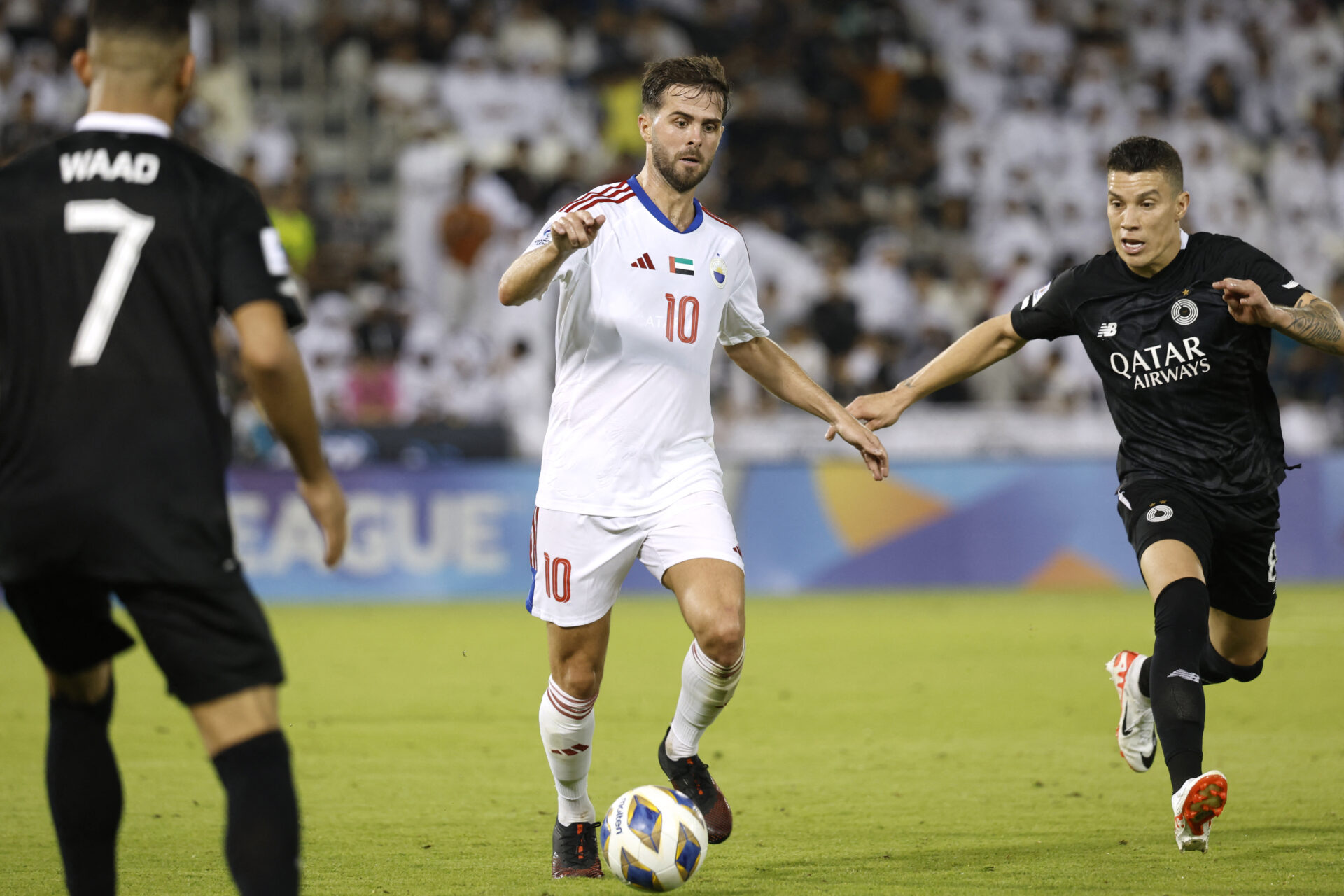 Miralem Pjanic sous le maillot du Sharjah FC.