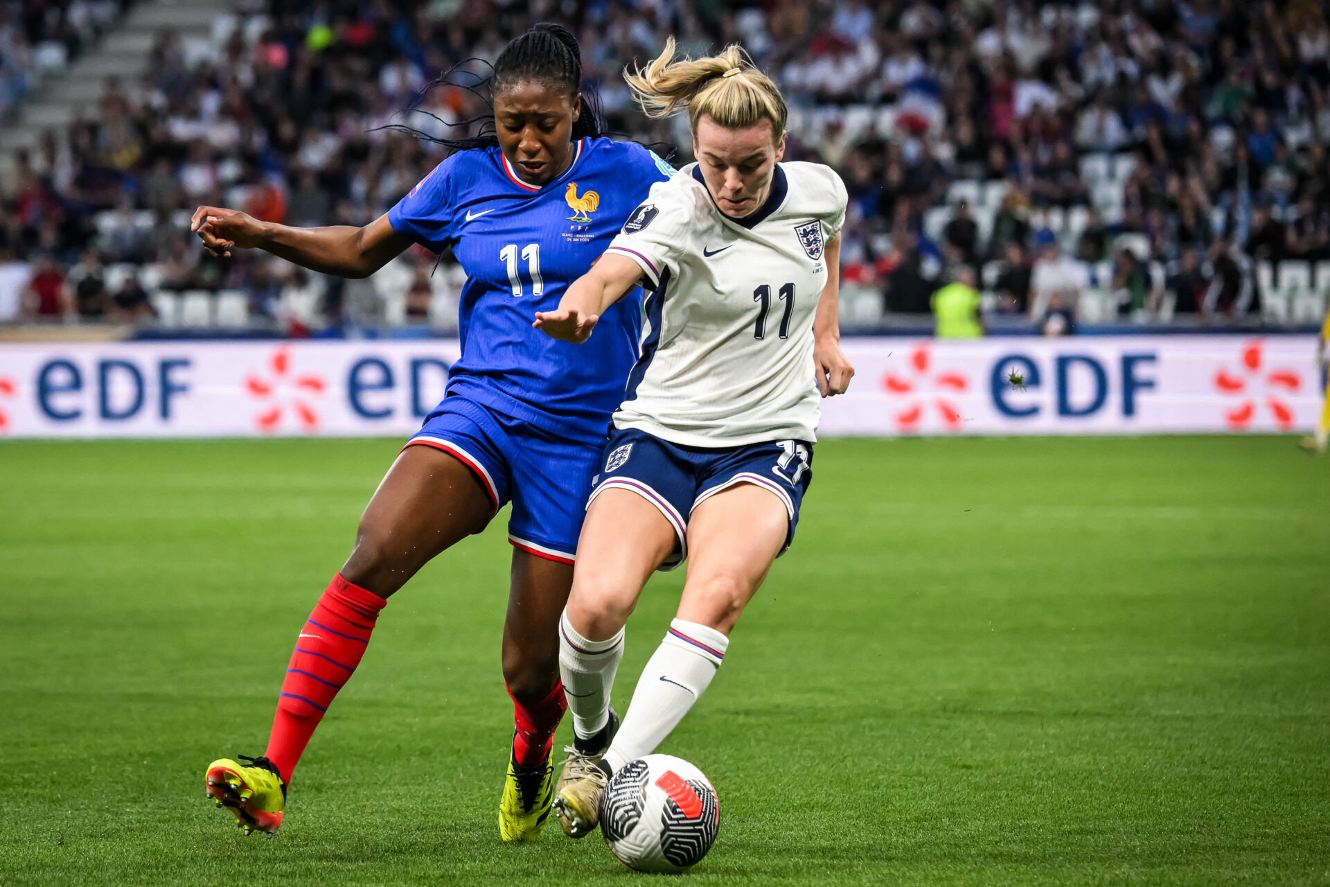 Kadidiatou Diani lors du match des Bleues contre l'Angleterre