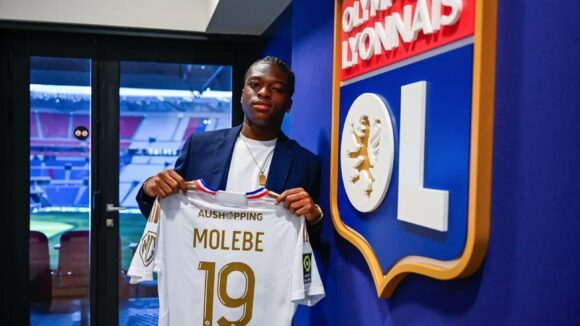 Enzo Molebé portera le numéro 19 avec le groupe professionnel de l'OL