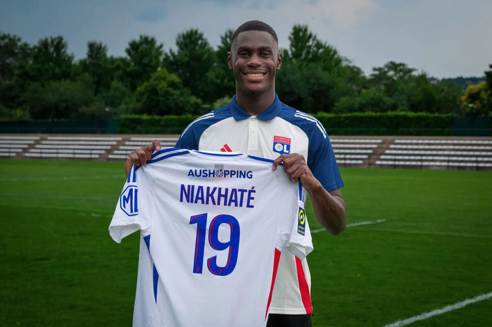 Moussa Niakhaté s'engagé jusqu'en 2028 avec l'OL