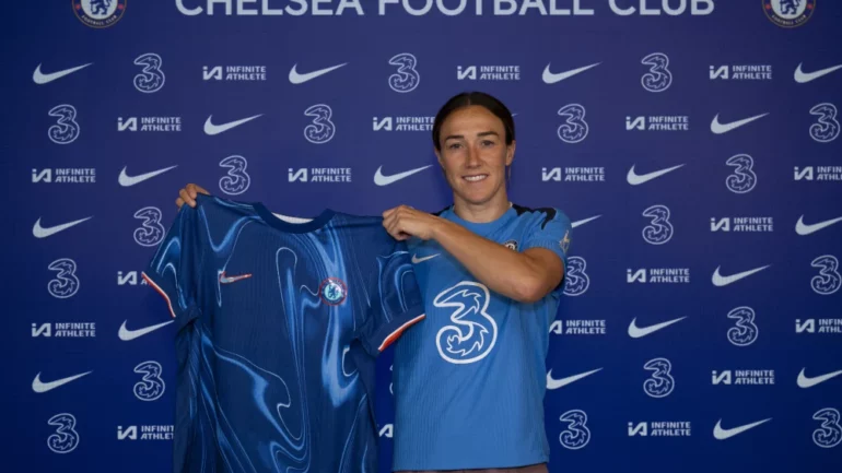 Lucy Bronze signe à Chelsea
