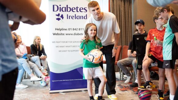 Jake O'Brien avec des enfants diabétiques