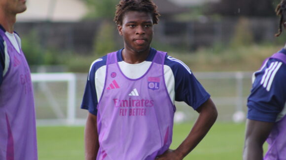 Enzo Molebé, jeune attaquant de l'OL