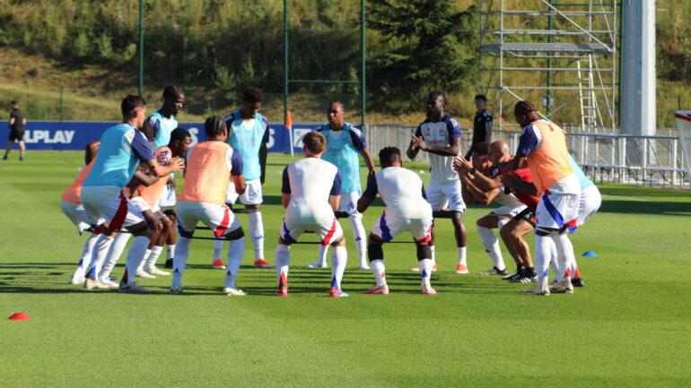 Les joueurs de l'OL à l'entraînement