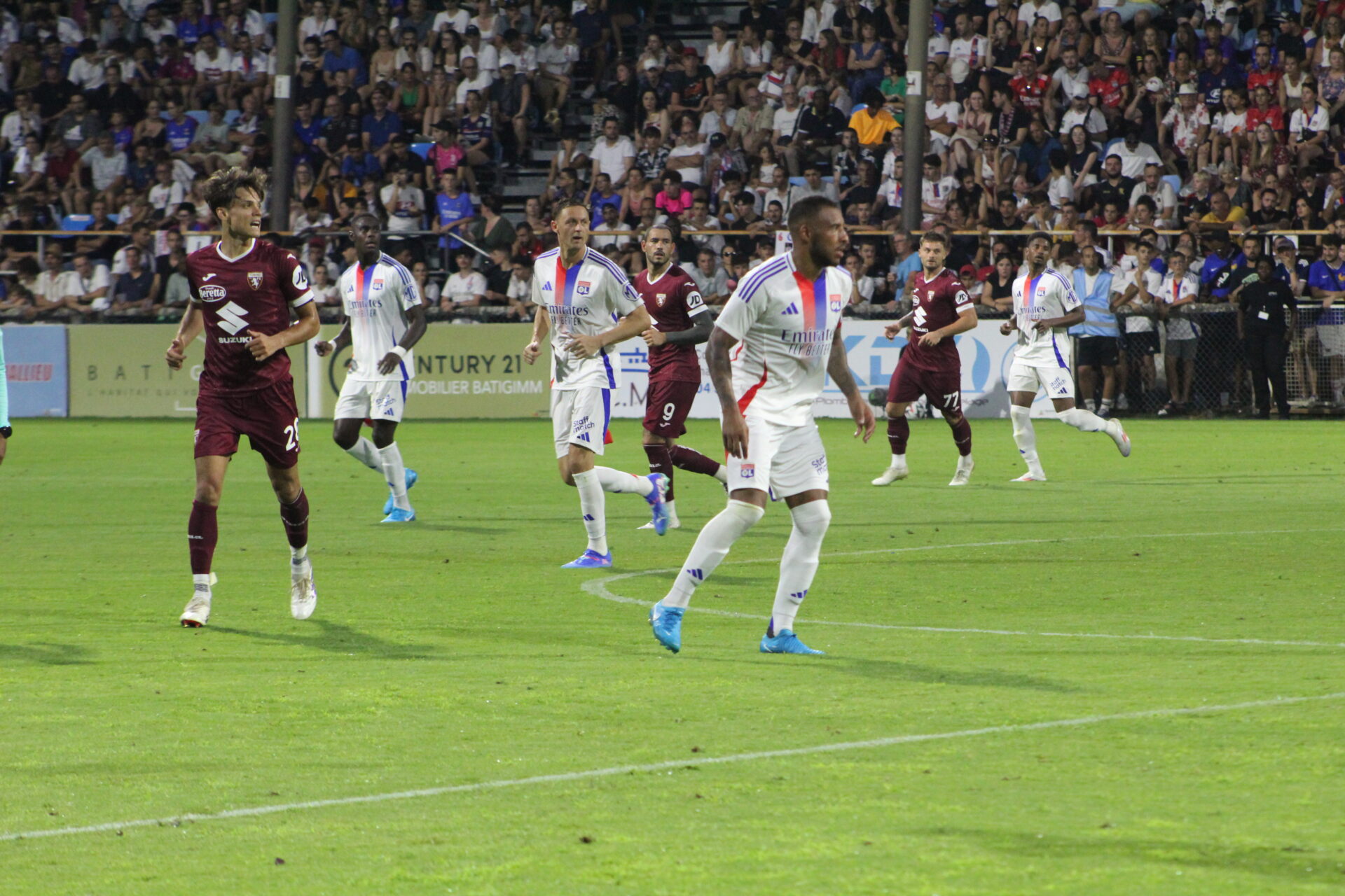 Corentin Tolisso et Nemanja Matic lors d'OL - Torino