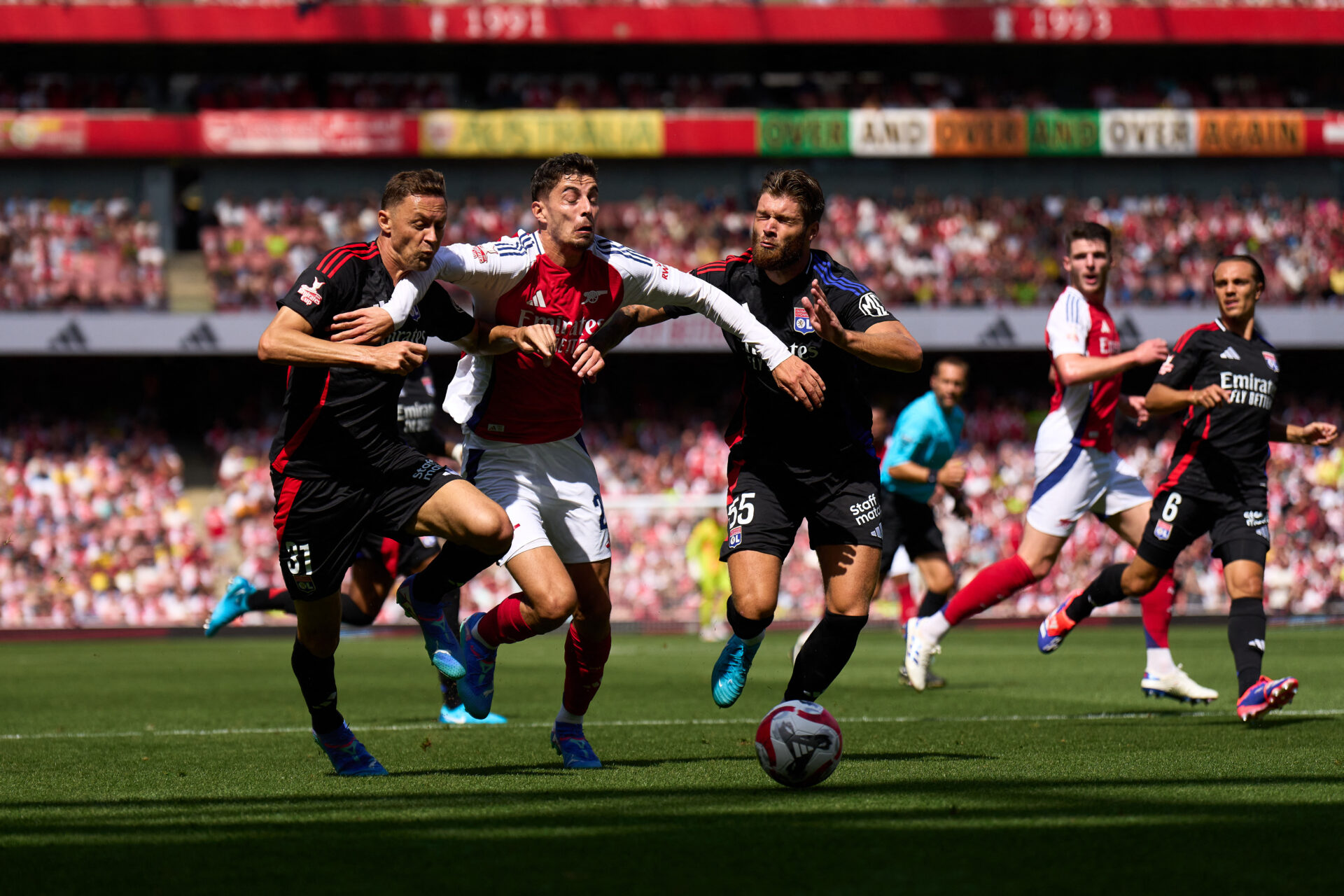 Nemanja Matic et Duje Caleta-Car au duel avec Kai Havertz lors d'Arsenal - OL